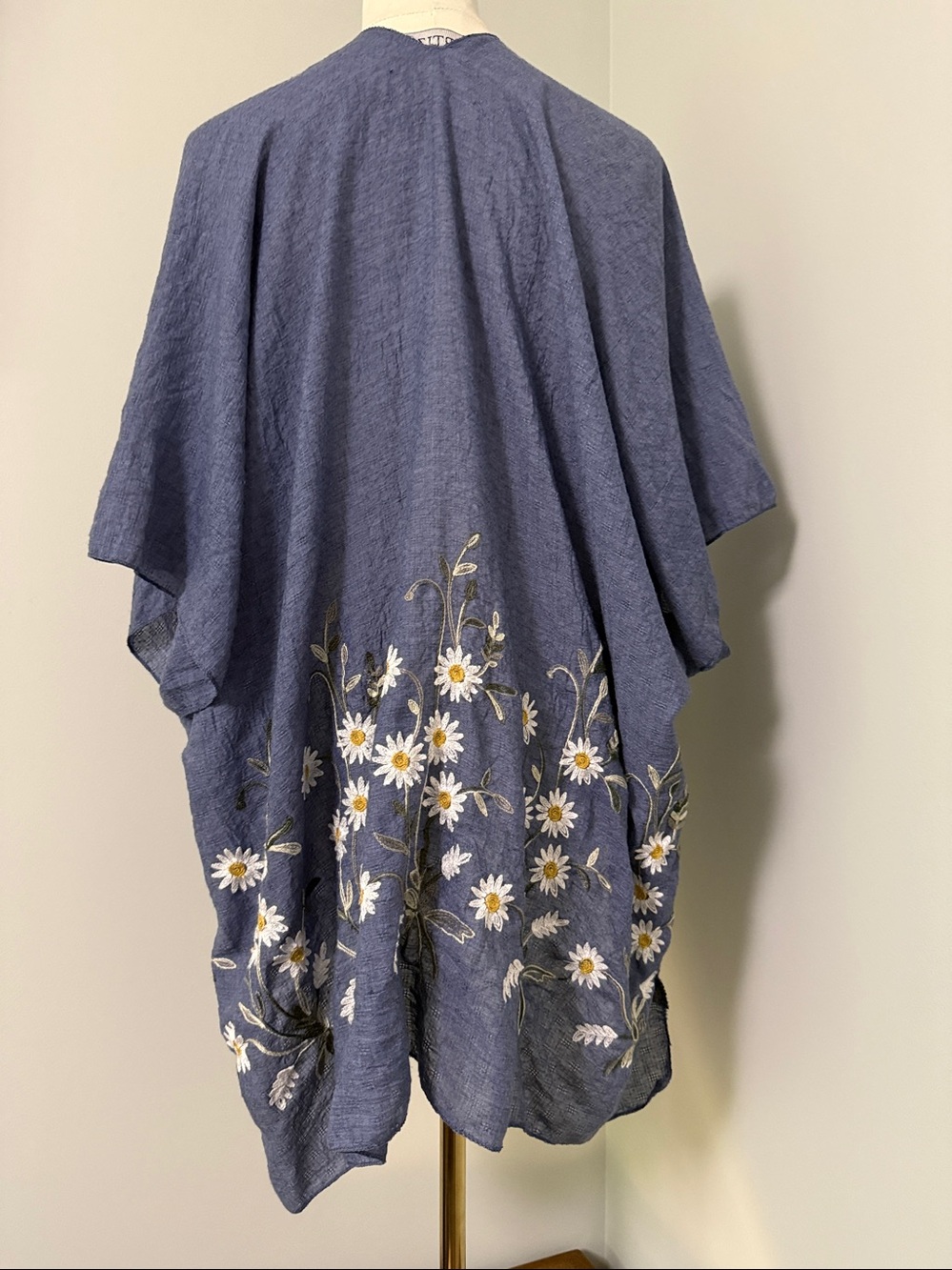 Artizan Robin Barré Embroidered Daisy Shawl Wrap | Blue | One Size - Picture 5 of 8